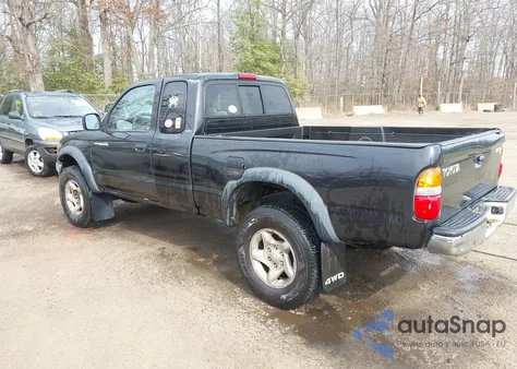 2001 Toyota Tacoma z USA, uszkodzony, nr VIN 5TEWM72NX1Z761538